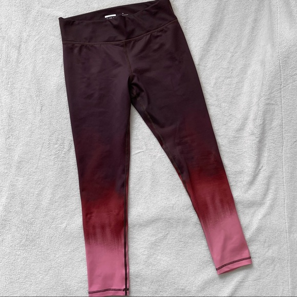 ❌SOLD❌Vie Active Rockwell Cherry Ombré Leggings - Picture 4 of 8